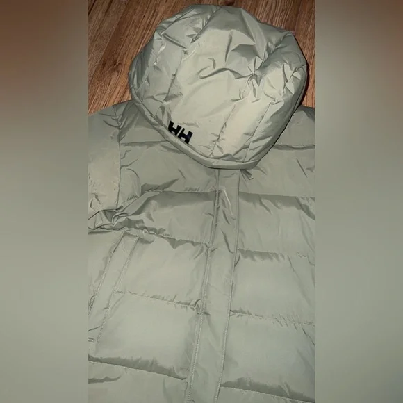 Helly Hansen Puffer Jacket - large smoke free home - Picture 2 of 3